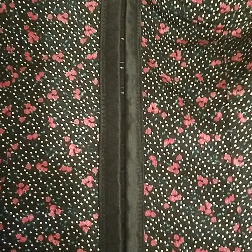 Kardashian Intimates - Picture 3 of 4